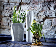 Charger l'image dans la galerie, Porcelain Vase - Bent Collection by Modus Design - White or Graphite Colour