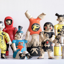 Lade das Bild in den Galerie-Viewer, Porcelain "Look at Me" Sculpture - Janina Myronova - Handmade - Blue, Red, Yellow