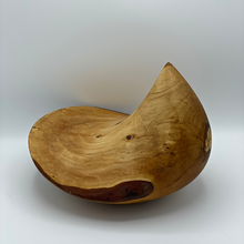 Lade das Bild in den Galerie-Viewer, Wooden Bird Sculpture
